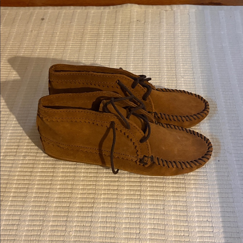 Minnetonka Brown Moccasins - Picture 4 of 6